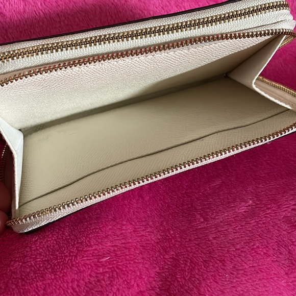 Coach Embossed White Wallet - Picture 5 of 7